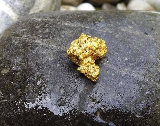 qué tipo de mineral es el oro