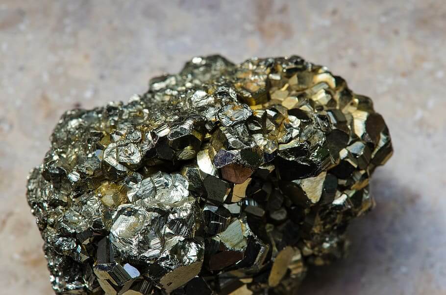 minerales que se parecen al oro
