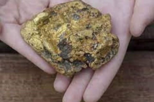 qué tipo de roca es el oro
